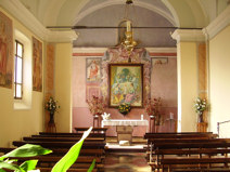 L'interno della chiesetta L'interno della chiesetta